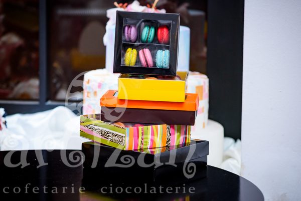 Cutiuțe cu macarons - imagine 6