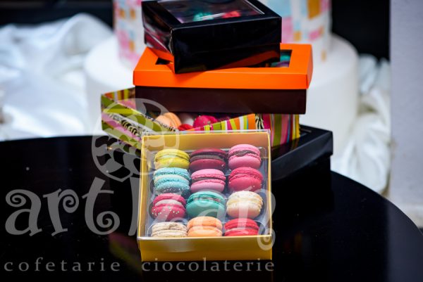 Cutiuțe cu macarons - imagine 9
