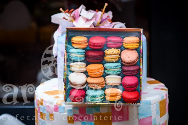 Cutiuțe cu macarons - imagine 10