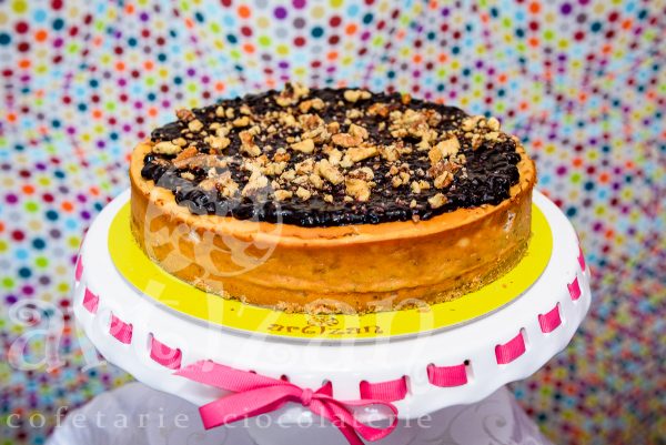 Cheesecake cu nuci și afine