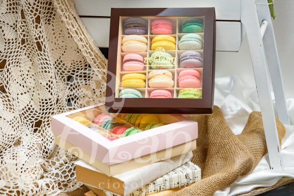 Cutiuțe cu macarons