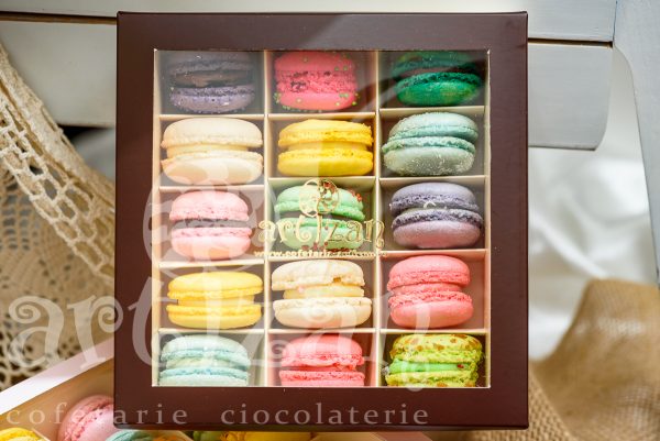 Cutiuțe cu macarons - imagine 2