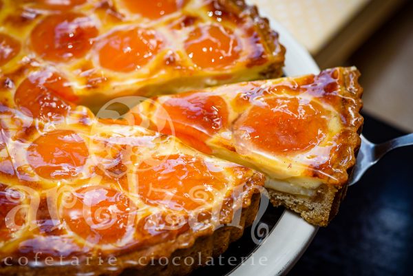 Tarta Siropoasa cu vanilie, caise si migdale - Editie Limitata - imagine 8