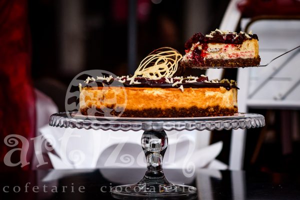 Cheesecake cu vanilie și topping de vișine si ciocolata - imagine 3