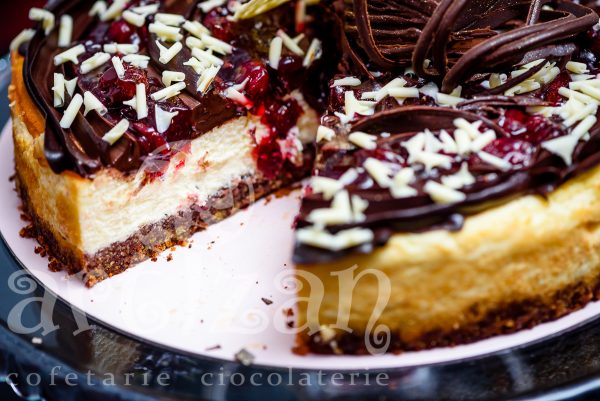 Cheesecake cu vanilie și topping de vișine si ciocolata - imagine 4