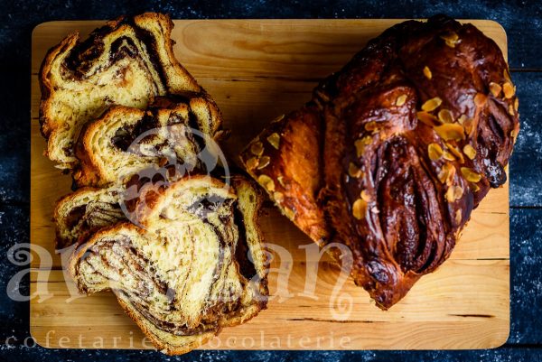 Cozonac cu ciocolata si caramel