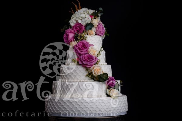 Tort de Nunta "Flori & Dantela"