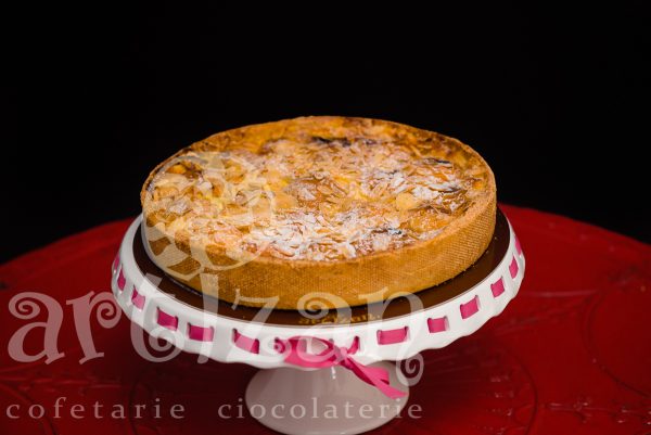 Tarta Siropoasa cu vanilie, caise si migdale - Editie Limitata