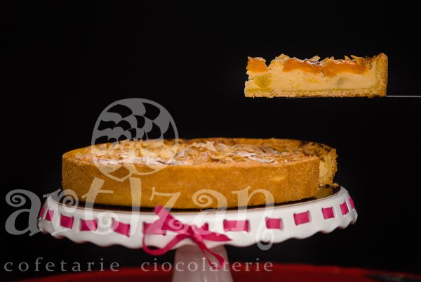 Tarta Siropoasa cu vanilie, caise si migdale - Editie Limitata - imagine 2