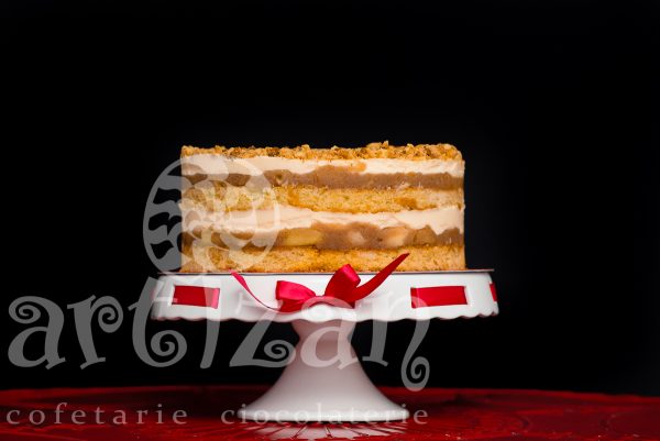 Tort cu mere coapte și scorțișoară