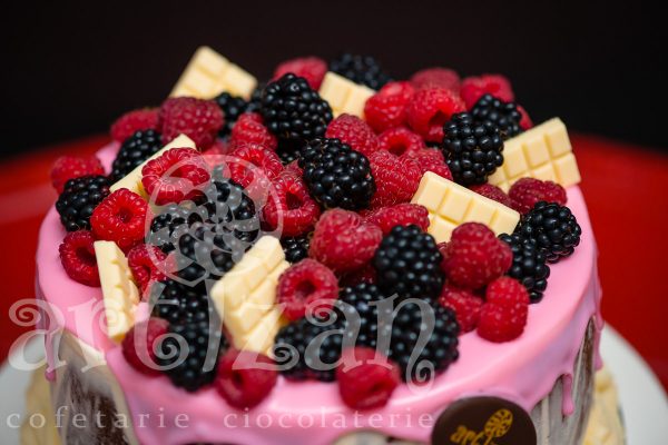 Tort "Fantezie & Fructe de padure" - imagine 4