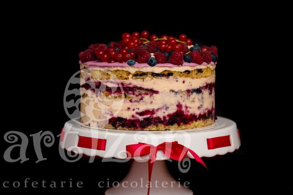 Tort de vară cu fructe de pădure - editie limitată