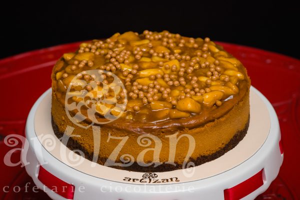 Cheesecake cu mere și caramel sărat