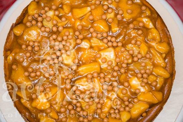 Cheesecake cu mere și caramel sărat - imagine 2
