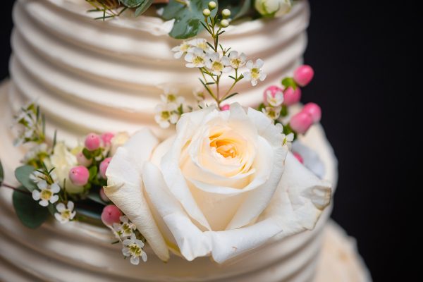 Tort de nunta "Mr&Mrs" - imagine 4