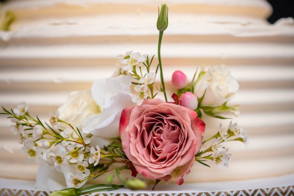 Tort de nunta "Mr&Mrs" - imagine 5