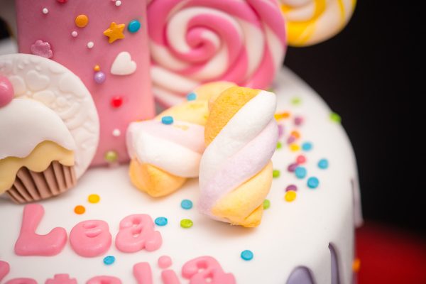 Tort aniversar "Candyland" - imagine 4