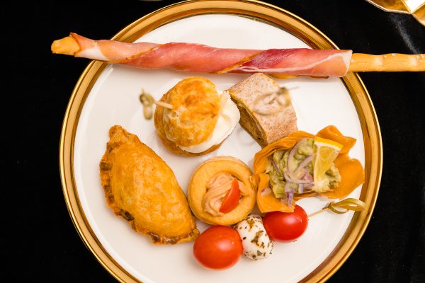 Platou delicii sărate (4 persoane) - imagine 4