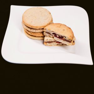 Biscuiți cu nucă, ciocolată și zmeură