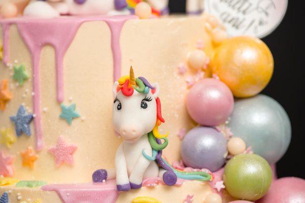 Tort aniversar cu unicorni - Catinca - imagine 3
