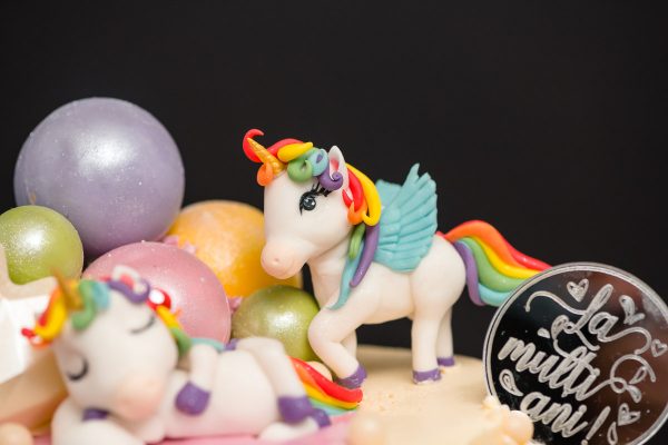 Tort aniversar cu unicorni - Catinca - imagine 5