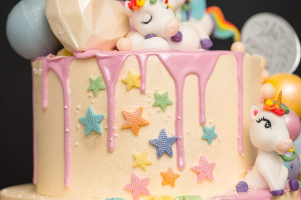 Tort aniversar cu unicorni - Catinca - imagine 7