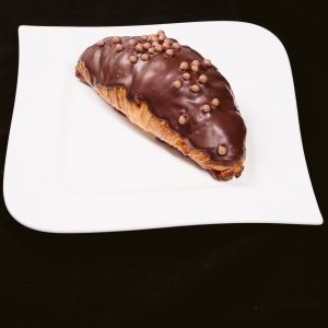 Croissant cu unt și cremă de ciocolată